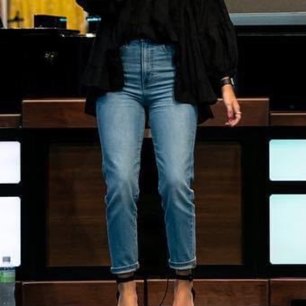 Express size 00 mom jean mid wash